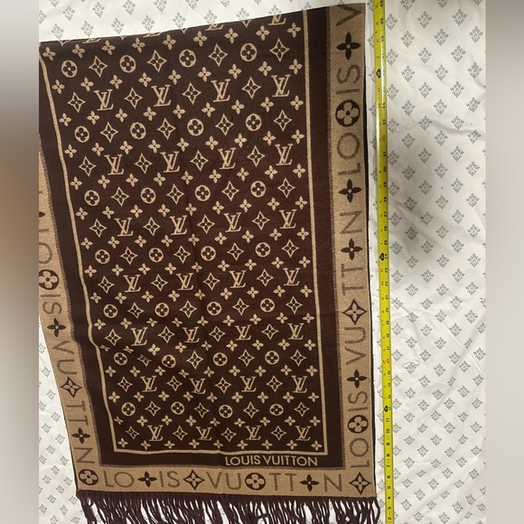 NWOT…Fashion Inspired Item (SCARFS)
80”X 25”
*Features Bold Logo Design - Picture 9 of 11